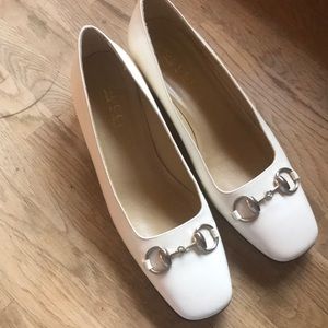 Vintage Gucci size 9.5 low heel Winter White